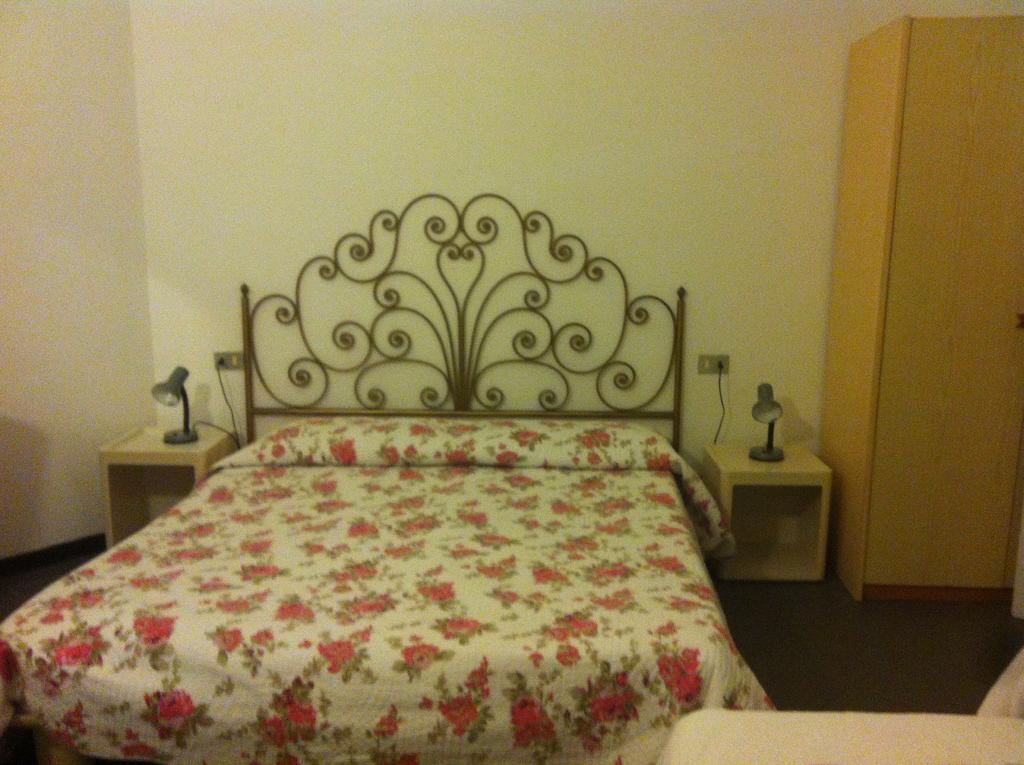 Hotel Pensione Moderna Бонассола Екстер'єр фото